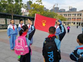 少先队可以在校门口设立这样的岗位!