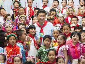 2019年“六一”节前夕新华社发@可爱的你,重温习爷爷讲过的话